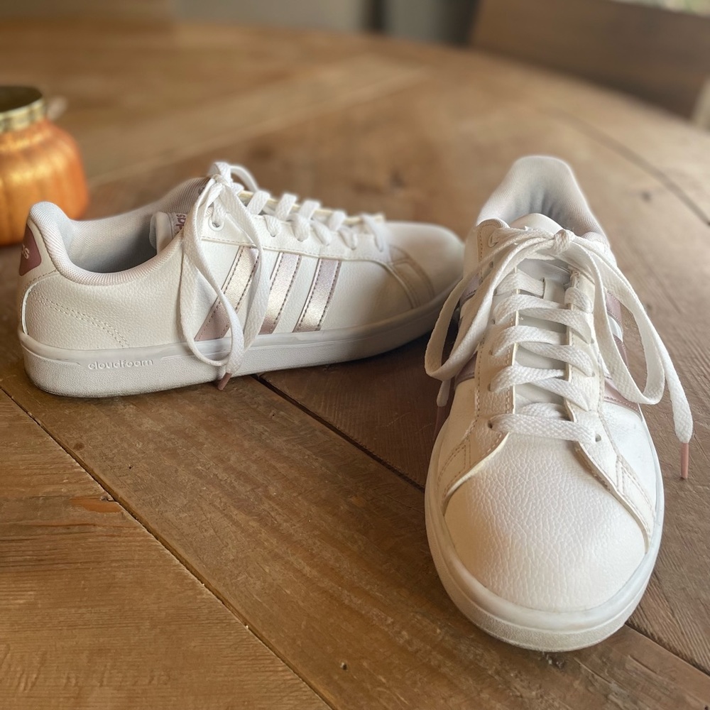 Adidas Women’s Cloudfoam Advantage Rose Gold White Stripe Sneakers- Like New